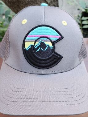 YoColorado Grey Retro Mountain Flag Patch Trucker Snapback Hat OS
